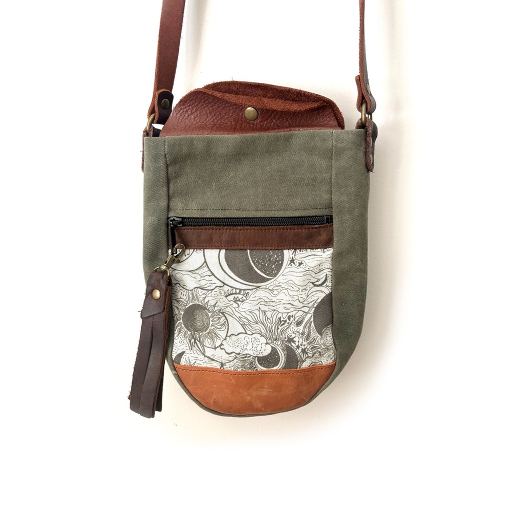 Ragmaw Bottle Bag 2022 St. John's Newfoundland Sun and Moon Crossbody